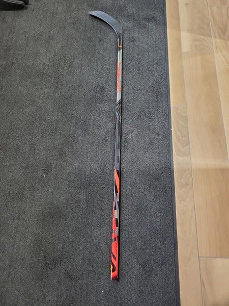 New Bauer Vapor Flylite RH PM9 77 flex lie 5 hockey stick