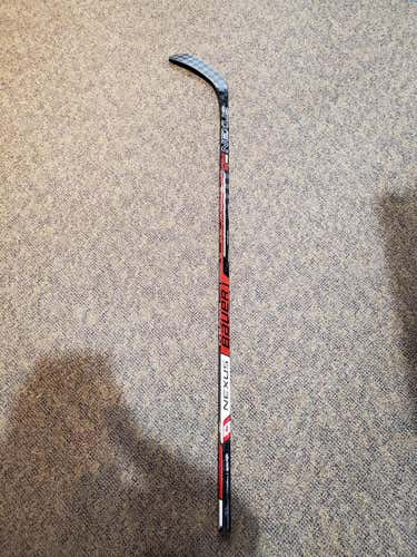 New Bauer Nexus 2N Pro RH P28 77 flex lie 5 Hockey Stick