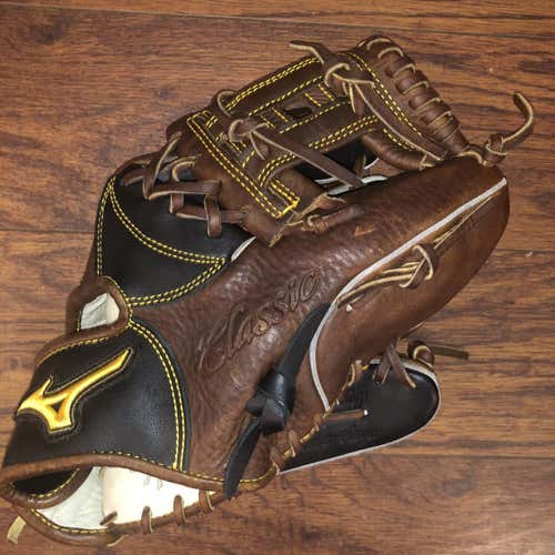 Brown High School/College Infield Classic Pro Soft 11.5" Baseball Glove