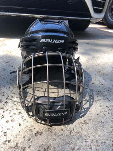 Used Medium Bauer Re-Akt 75 Helmet