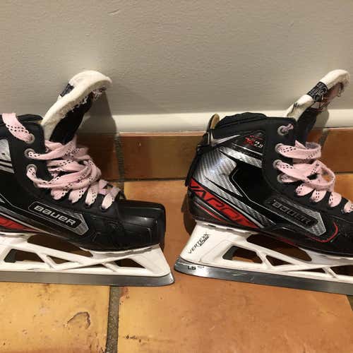 Junior Bauer Vapor X2.9 Regular Width Size 5 Hockey Goalie Skates