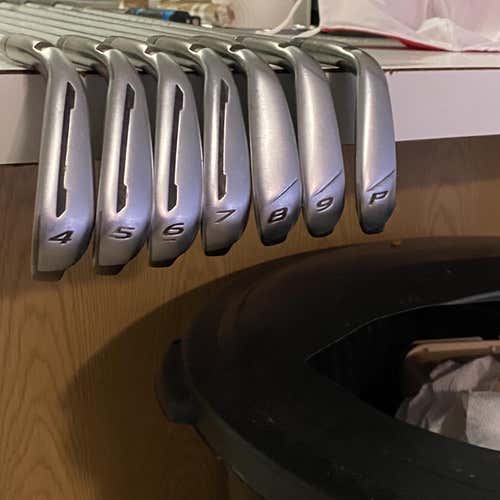 Men's Right Handed Speedblade Regular Flex Steel Shaft Iron Set