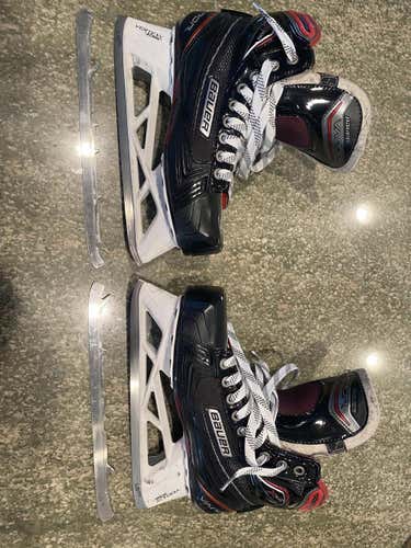 Used Senior Bauer vapor x900 Hockey Goalie Skates Regular Width Size 7