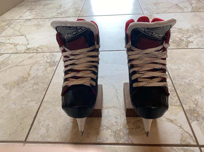 Junior Bauer Vapor x2.7 Size 4.5 Goalie Skates