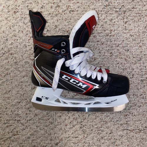 Senior CCM JetSpeed FT2 Regular Width Size 9.5 Hockey Skates
