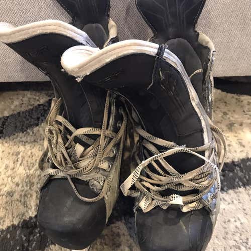 Senior Bauer Vapor APX Regular Width  Size 8 Hockey Skates