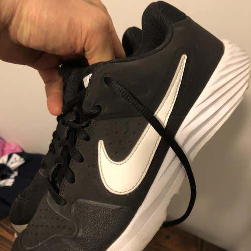 Black Men's Size 5.5 (Women's 6.5) Nike Shoes