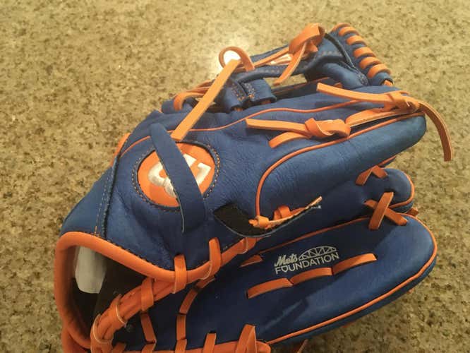 Blue Used Kid Pitch (9YO-13YO) Wilson Right Hand Throw Infield A450 Baseball Glove 11.5"