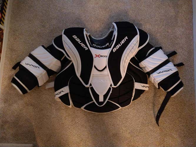 Used Intermediate Large Bauer Goalie Chest Protector