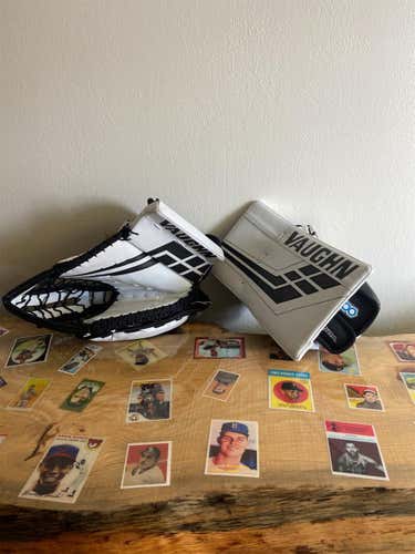Junior Full Right Velocity VE8 Glove And Blocker