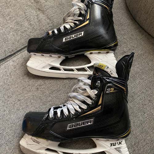 Used Bauer Supreme 2S Extra Wide Width Size 7 Hockey Skates
