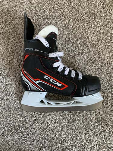Youth CCM JetSpeed FT340  Size 10 Hockey Skates