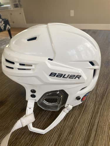 White Used Small Bauer Re-Akt  Helmet