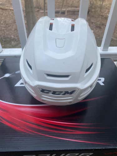 White Used Medium CCM Tacks 710 Helmet