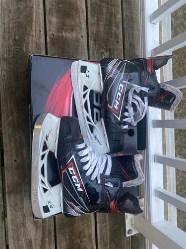 Junior CCM JetSpeed FT490 Regular Width Size 4 Hockey Skates