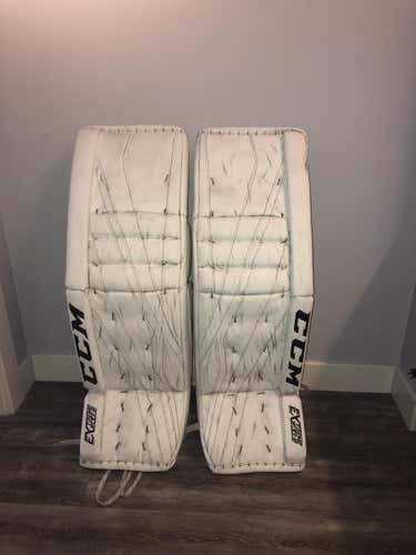 35+2 CCM Extreme Flex lll Goalie Leg Pads