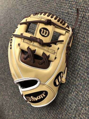 Brown New Adult Wilson Right Hand Throw Infield A2000 Baseball Glove 11.5"