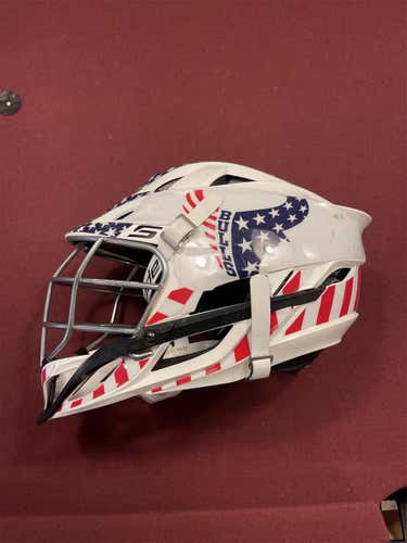White Youth Player's Cascade S Helmet