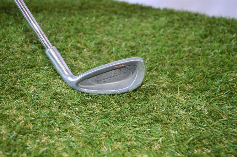 Wilson Flow Weight HT1000 9 Iron Right Handed 36.75" Steel Stiff New Grip