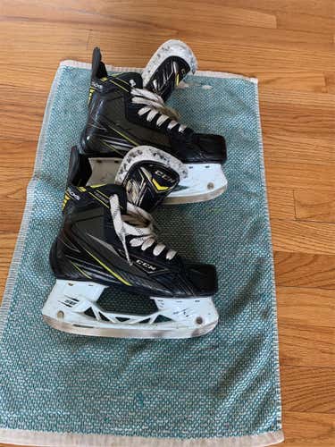 Junior CCM SuperTacks Regular Width  Size 3 Hockey Skates