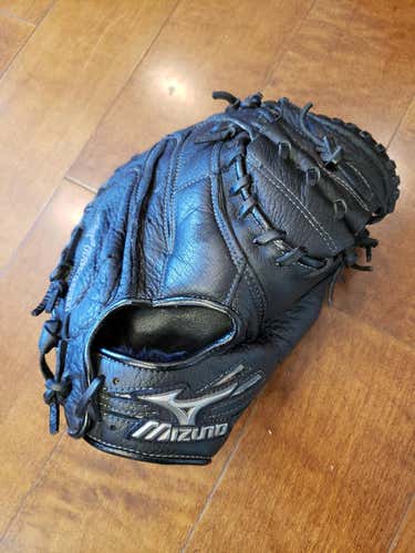 Used Kid Pitch (9YO-13YO) Mizuno Right Hand Throw Catcher's Glove 33"