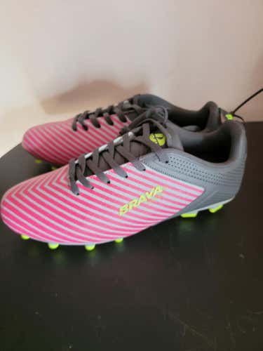 New Men's Size 8.5D Brava Soccer Cleats
