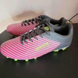 New Men's Size 8.5D Brava Soccer Cleats