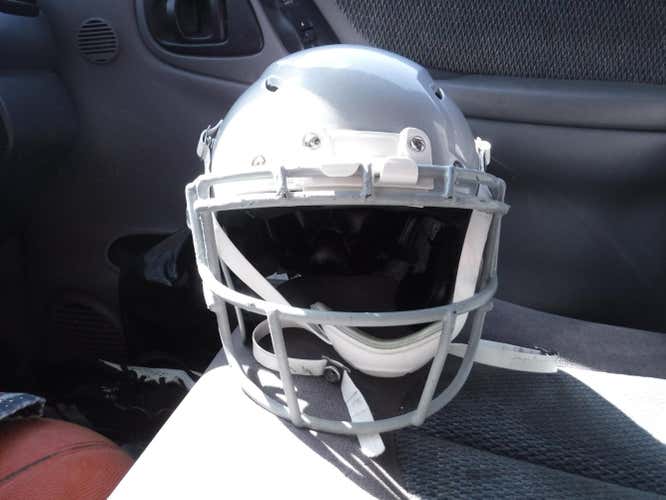 Silver Used Adult Medium Schutt Vengeance Helmet