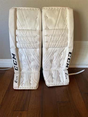 White Intermediate 32" CCM Extreme flex 4.9 Goalie Leg Pads