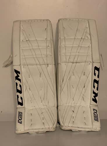White Senior 33"+1 CCM Extreme Flex lll Goalie Leg Pads