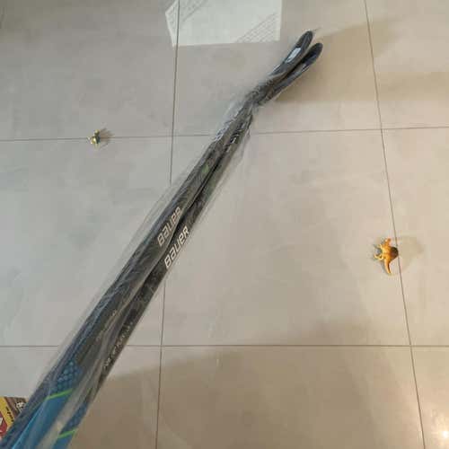 2 Pack Nexus Geo P28 77 Flex Right Hand Hockey Stick