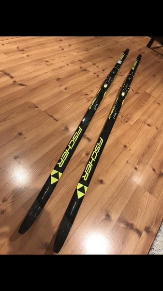 Classic Fischer Carbonlite With NNN Bindings Cross Country Skis