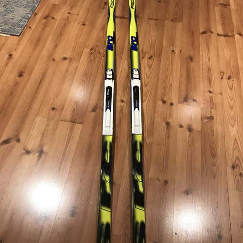 Skate Fischer SRC Skis With Salomon Pilot Bindings Cross Country Skis