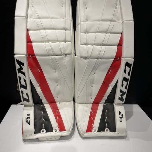 Intermediate CCM Extreme Flex E3.9  30+1Goalie Leg Pads