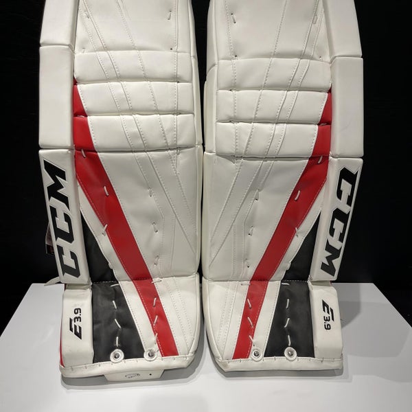 Intermediate CCM Extreme Flex E3.9 30+1Goalie Leg Pads
