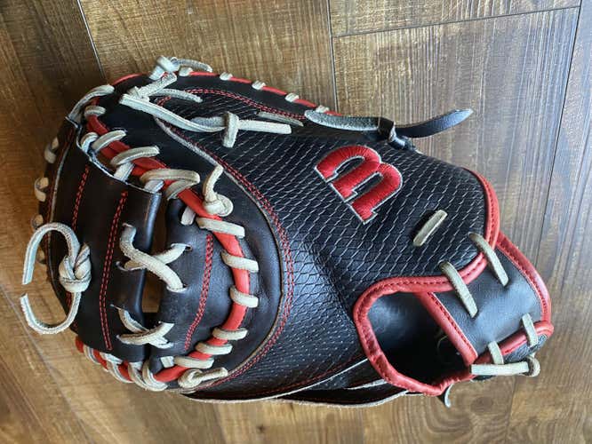 Black Used Adult Wilson Right Hand Throw Catcher's A2000 Baseball Glove 34"