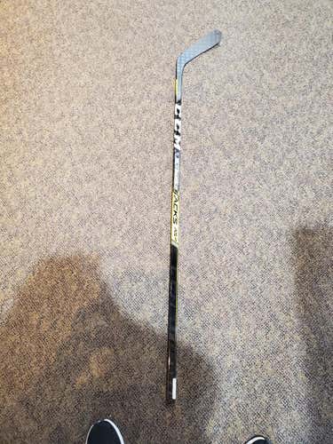 New CCM Super tacks AS2 RH P28 95 flexHockey Stick