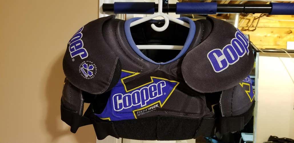 Cooper Techniflex SP900 (Large) Shoulder Pads