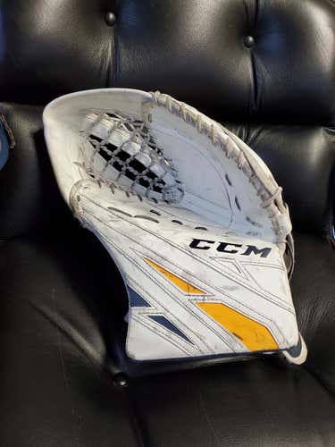 White Used Junior CCM Regular Extreme Flex E4.5 Catcher & Blocker