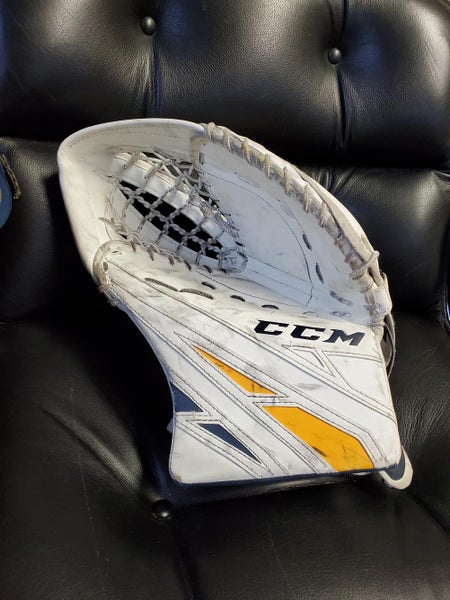 White Used Junior CCM Regular Extreme Flex E4.5 Catcher & Blocker