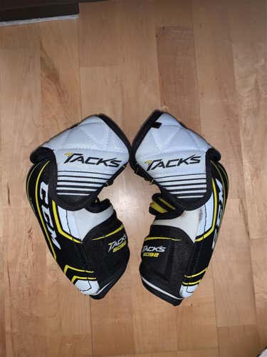 Senior Small CCM Tacks 5092 Elbow Pads