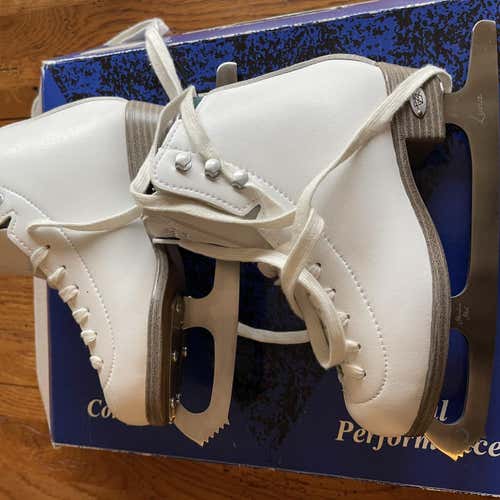White Used Riedell Size 2 Figure Skates