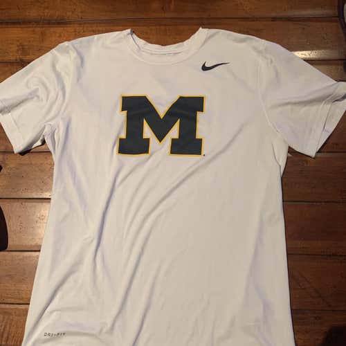 White Adult Large Nike Shirt
