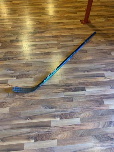 Senior Right Handed Nexus Geo   Hockey Stick
