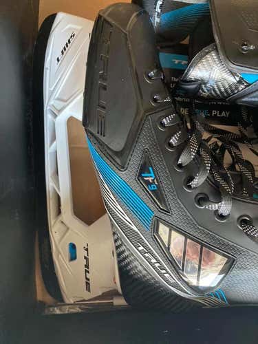 Used Senior True TF9 Hockey Skates Regular Width Size 8