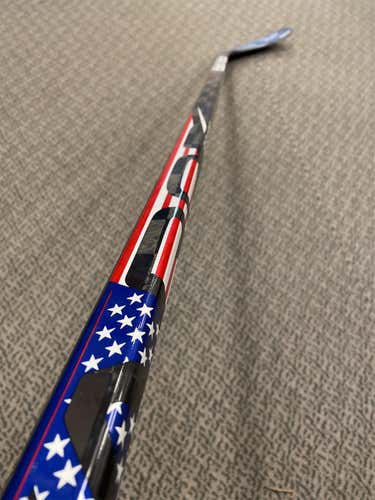 Senior Right Handed Vapor FlyLite P92M 87 Flex Hockey Stick