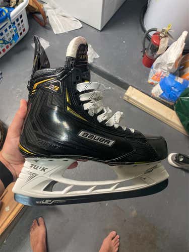 Senior Bauer Supreme 2S Pro Regular Width Pro Stock Size 10 Hockey Skates