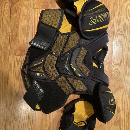 Senior Medium Bauer Supreme TotalOne MX3  Shoulder Pads