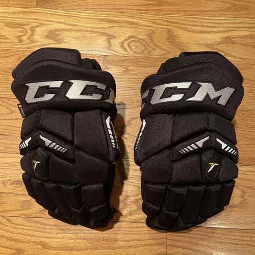 Black Senior CCM Tacks 6052 14"  Gloves