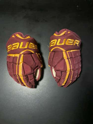 Bauer Vapor XXXX Pro Stock Minnesota Duluth Bulldogs Hockey Gloves NCAA